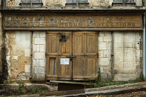 Closed Shop - Montmoreau
