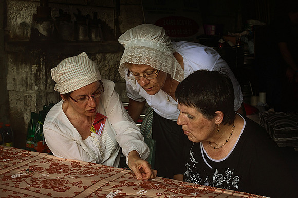 Tapestry making demo II during 2014 La Félibrée - Verteillac