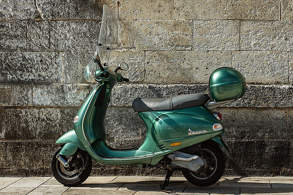 Vespa Moped - Brantôme