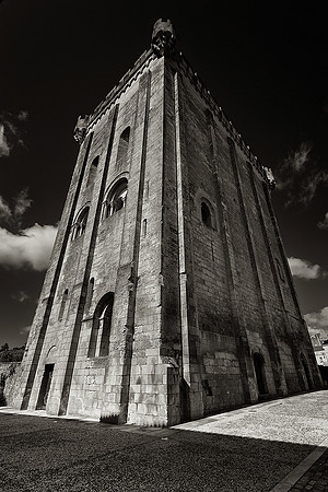 The Tower, Pons