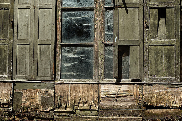 Old Shop Facade - Bourdeilles