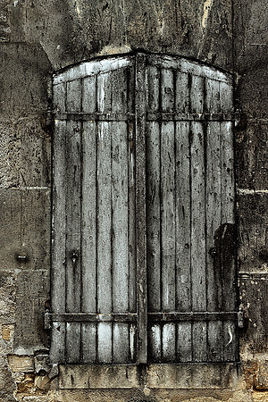 Old Shutters - Jarnac