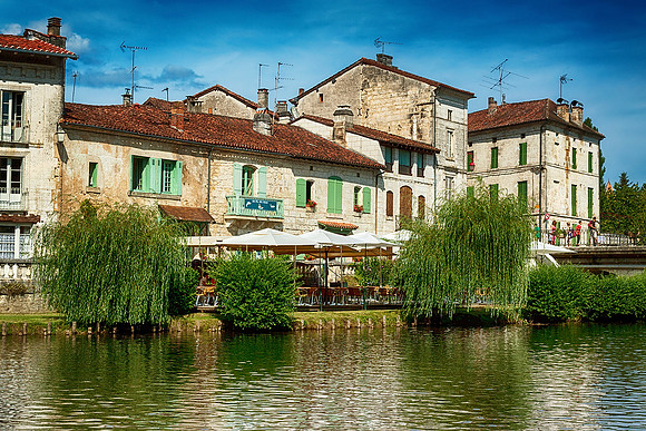 Au Fil De L'Eau and River Dronne - Brantôme